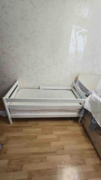 Балаларға / оқушыға арналған, минимализм стильдегі кровать