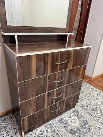 Шкаф с зеркалом