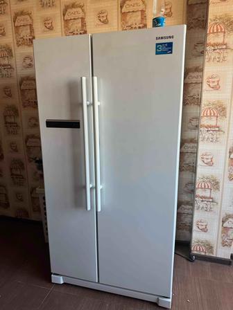 Холодильник Samsung Side-by-side