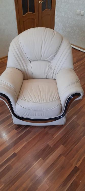 Продам мягкую мебель 3-2-1 натуральная кожа