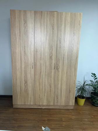 Продается шкаф Высота -212 см, ширина -150 см, глубина 50 см