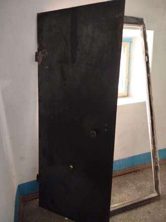 Продам железную дверь б/у