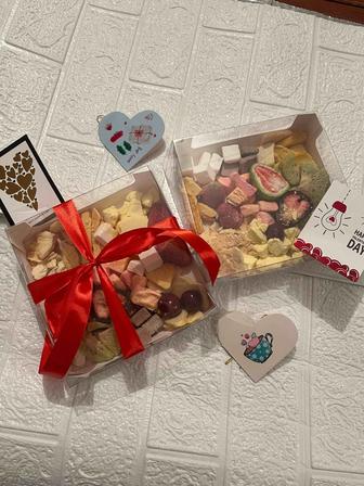 Сублимированное мороженое и фрукты