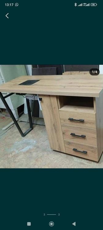 Стол для маникюра.