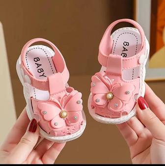 Продам сандали.