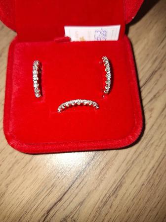 Золотой комплект с бриллиантами.