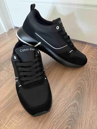 Продам кроссовки новые