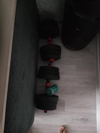 Продам гантели по 10кг