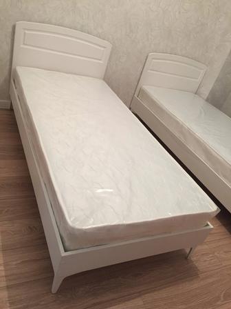Продам кровать с матрасом, 90х200, 3 шт. Новые. МДФ-пленка, цвет-белый.