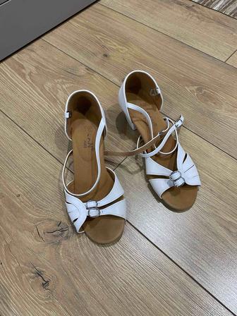 Продам танцевальные туфли