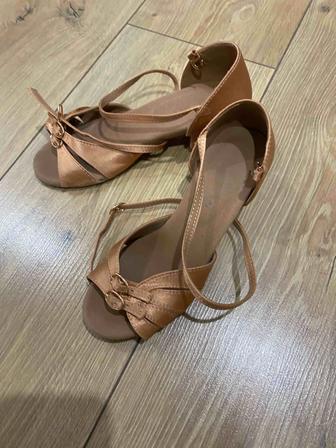 Продам танцевальные туфли