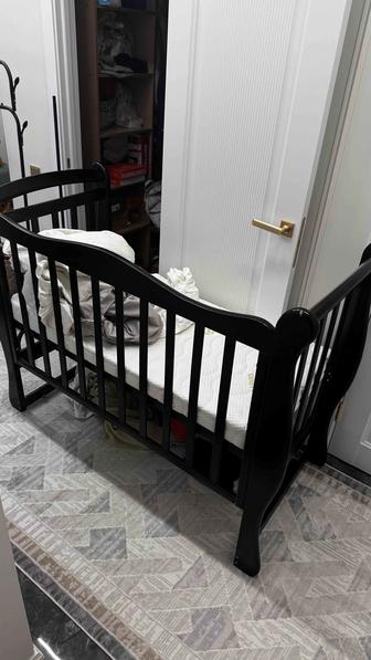 Отдам детскую кровать с матрасом