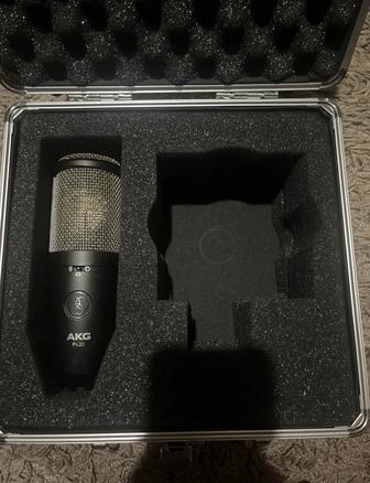 Микрофон AKG P420 черный