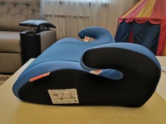 Бустер Babycare, синий удобное автокресло для детей