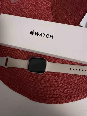 Смарт-часы Apple Watch SE 2 Gen (2022) 44 мм starlight-бежевый