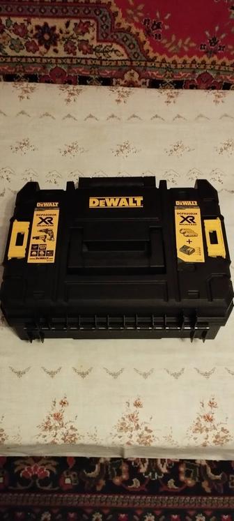 Продам шуруповёрт Dewalt для работ по гипсокартону.