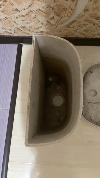 Продам бачок для унитаза