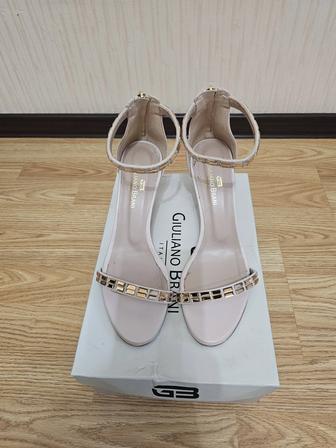 Босоножки от бренда GIULIANO BRANI Италия. На размер до 38-38,5