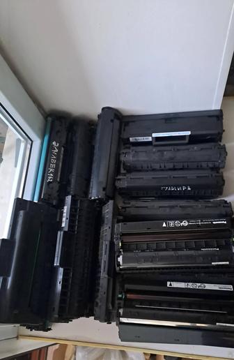 Продам целый комплект принтер, картриджи и барабаны