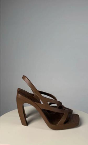 Продам босоножки