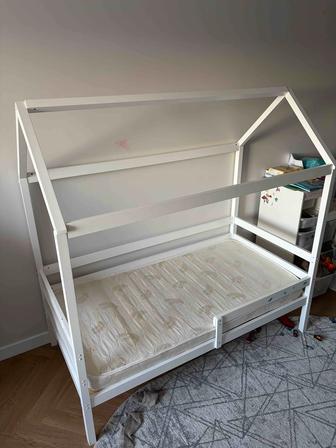 Детские кровати-домики с матрасом