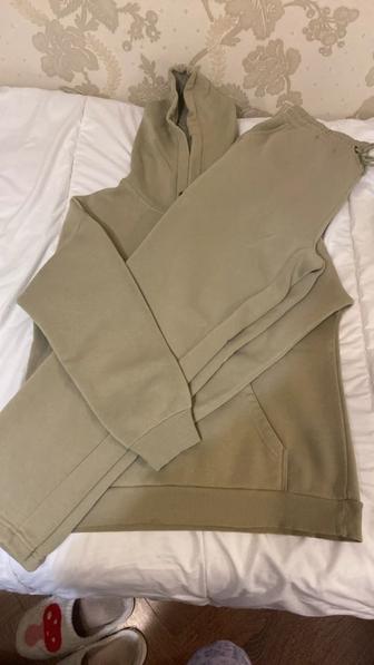 Продам теплый женский костюм