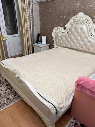 Продам спальный гарнитур и кровать с матрасом