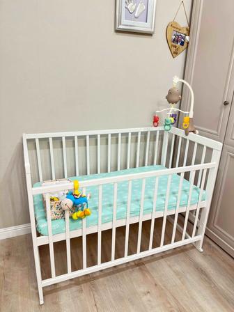 Детская кроватка / манеж
