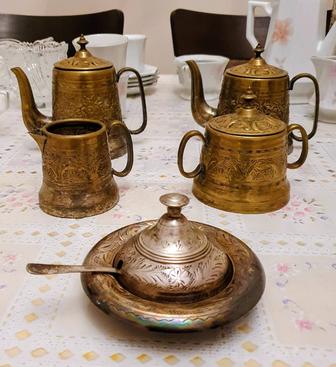 Чайный набор два чайника, молочник, сахарница и масленка (не от набор