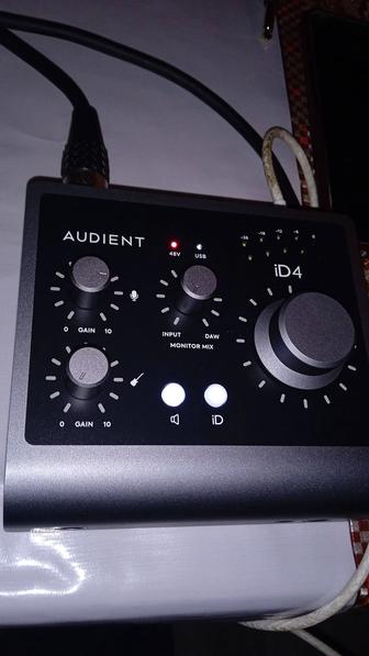 Звуковая карта AUDIENT ID4 MKII