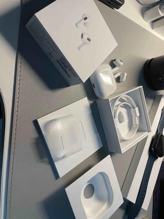 AirPods (3-го поколения)
Состояние отличное, как новые.