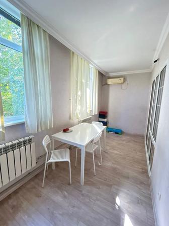 Стол и стулья