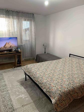 Продам кровать с матрасом б/у