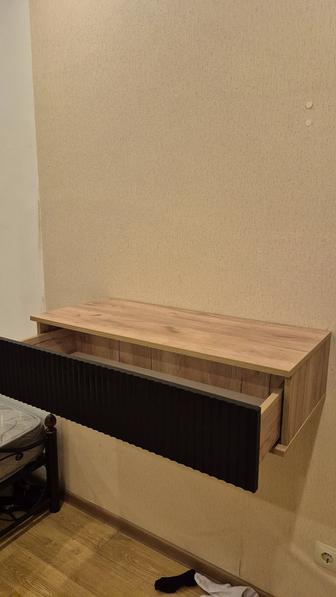 Продается полка парфюмерная