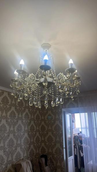 Продам люстру