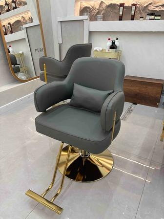 Продается кресло для парикмахера / визажиста