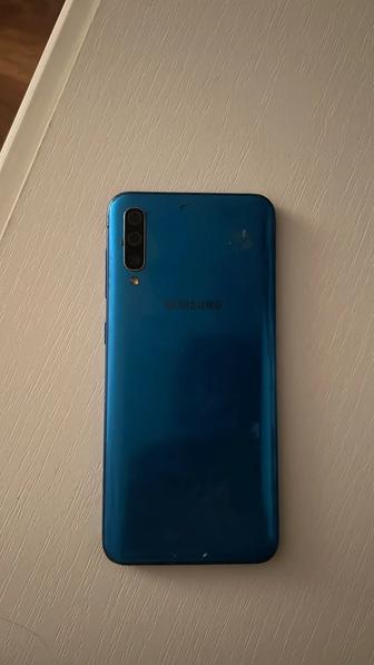 Продам смартфон Samsung Galaxy A50 в хорошем состоянии