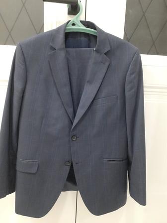 Продаю две костюмы.