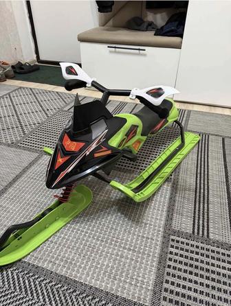 Детский снегокат, Санки с рулем