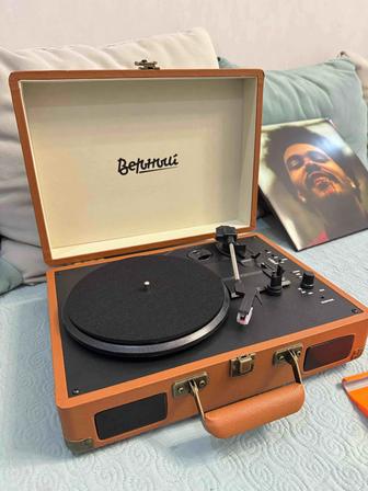 Продается виниловый проигрыватель