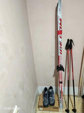 Продам лыжи ботинки в подарок р. 39