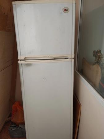 Продам холодильник