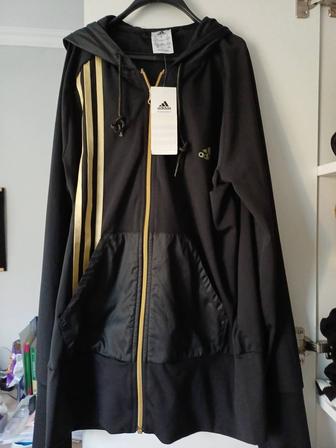 Новый спортивный костюм Adidas
