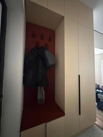 Продам красивый шкаф в прихожую