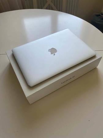 Продам Macbook Air 2017