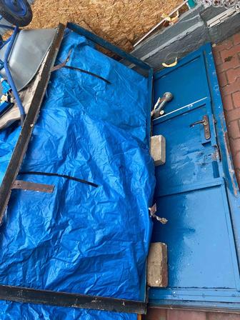 Металлическая дверь