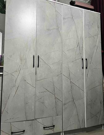 Шифоньер и шкаф