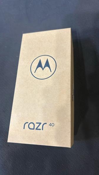 Телефон Motorola Razr 40