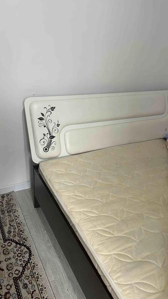 Продам двуспальную кровать