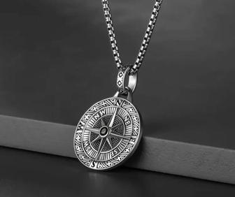 Продам ожерелье с кулоном компас